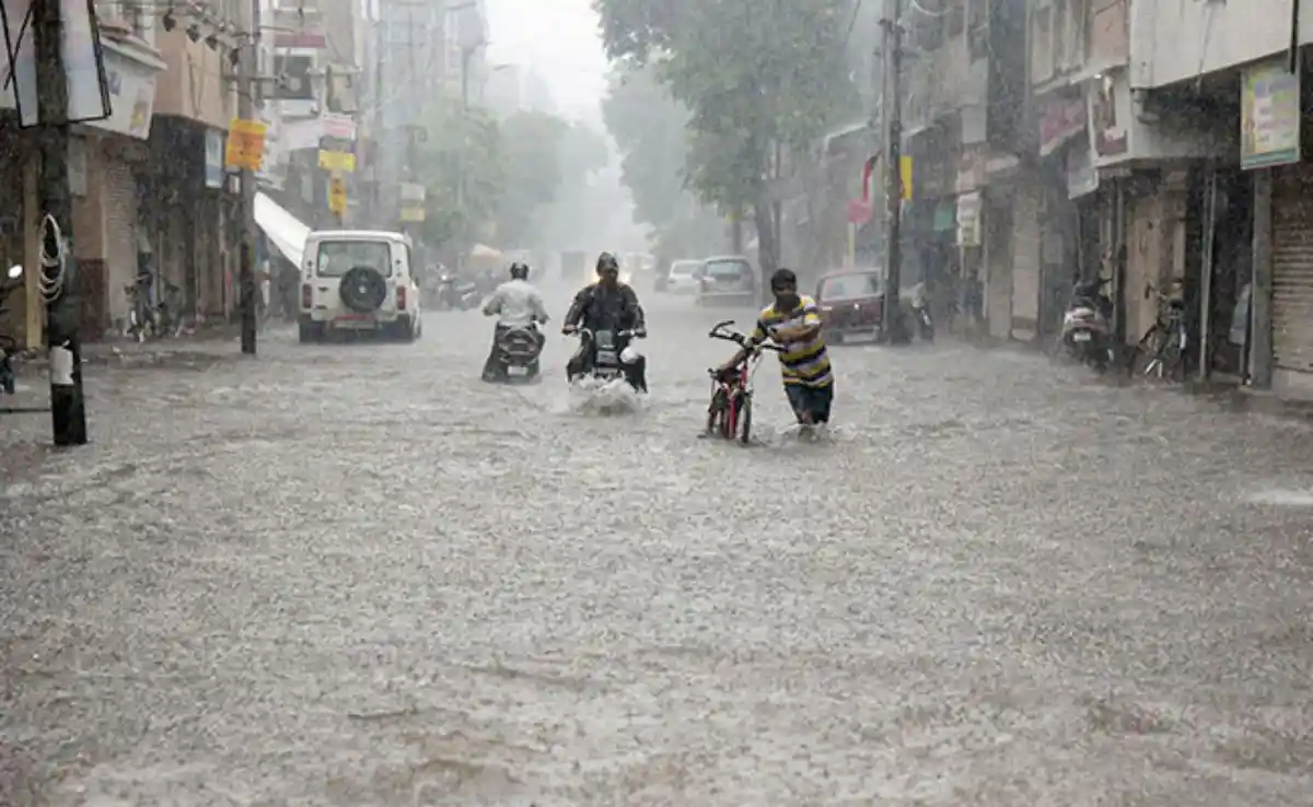Gujarat’s Bhuj Submerged: Red Alert! Four Feet Water Covers City’s Roads